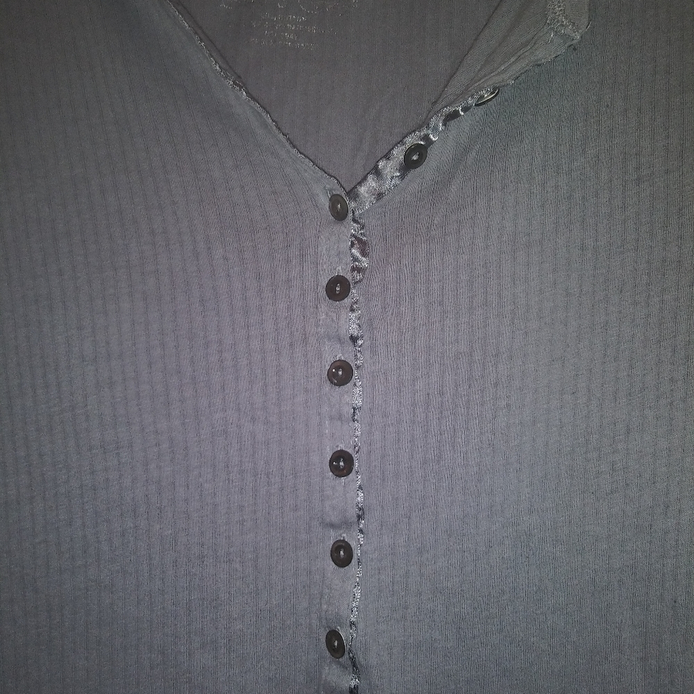 Shirt - Picture 3 of 6